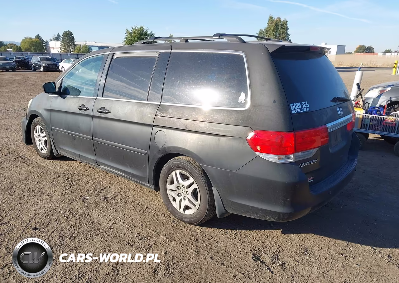 2010 Honda Odyssey Touring VIN:5FNRL3H98AB049680 - 3