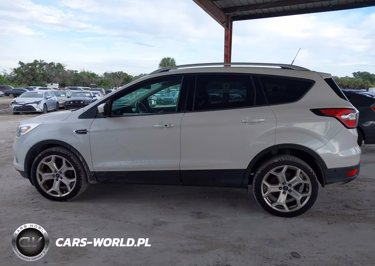 2018 Ford Escape Titanium VIN:1FMCU0J91JUD26331 - 14