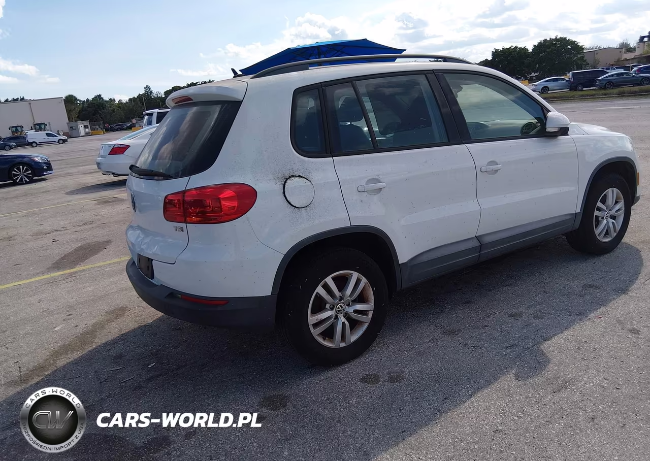 2016 Volkswagen Tiguan R-Line-S-Se-Sel VIN:WVGAV7AX0GW536394 - 4
