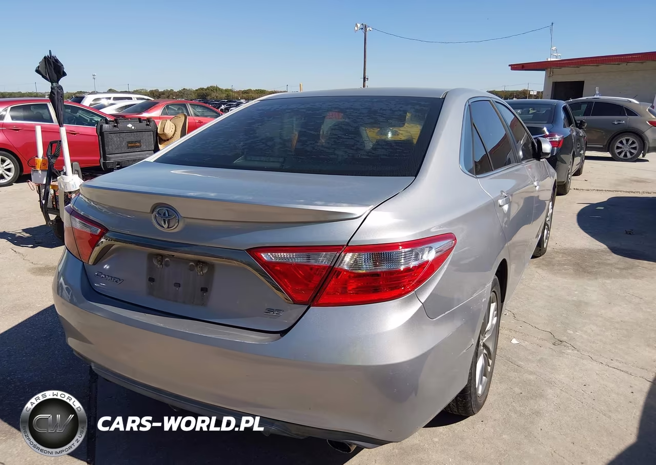 2015 Toyota Camry Se VIN:4T1BF1FK1FU887126 - 4