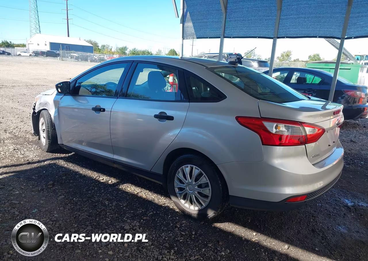 2012 Ford Focus S VIN:1FAHP3E21CL244629 - 3