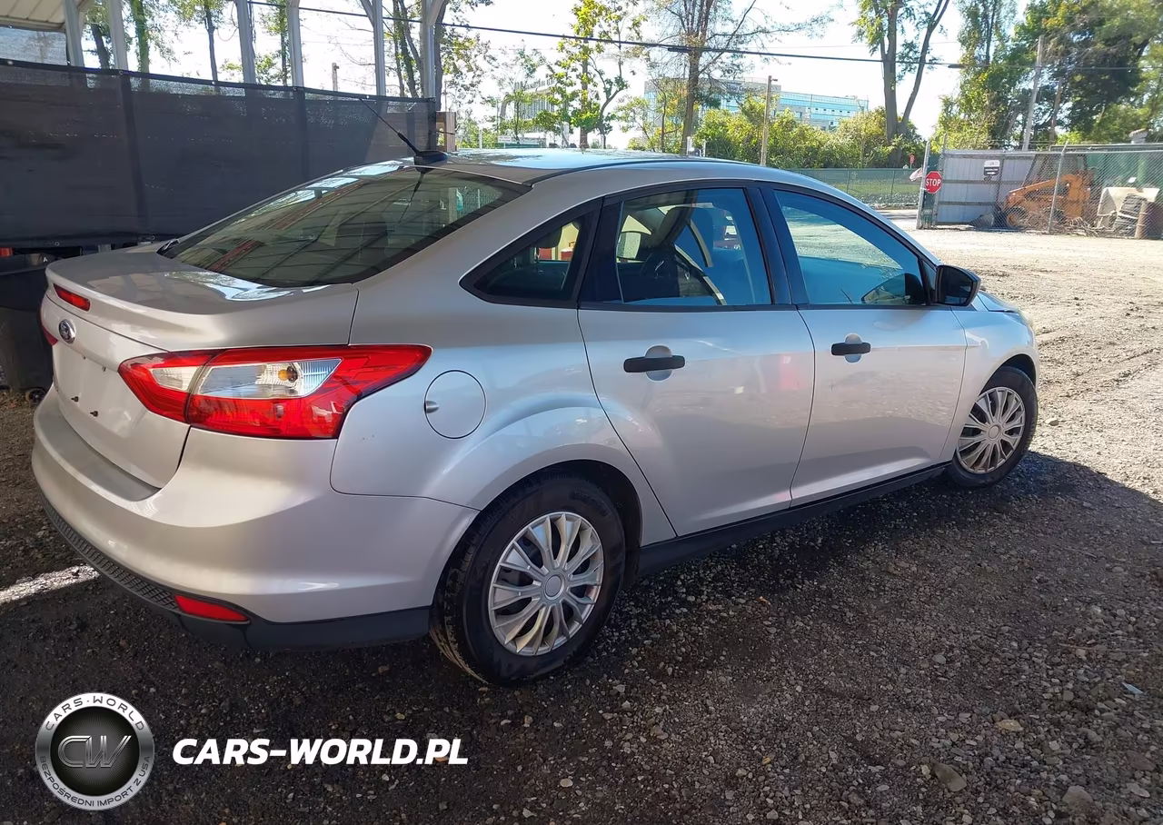 2012 Ford Focus S VIN:1FAHP3E21CL244629 - 4