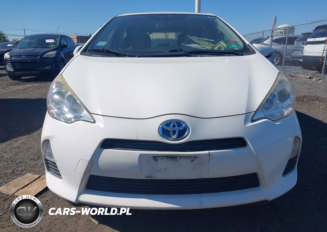 2014 Toyota Prius C One VIN:JTDKDTB33E1069627 - 13