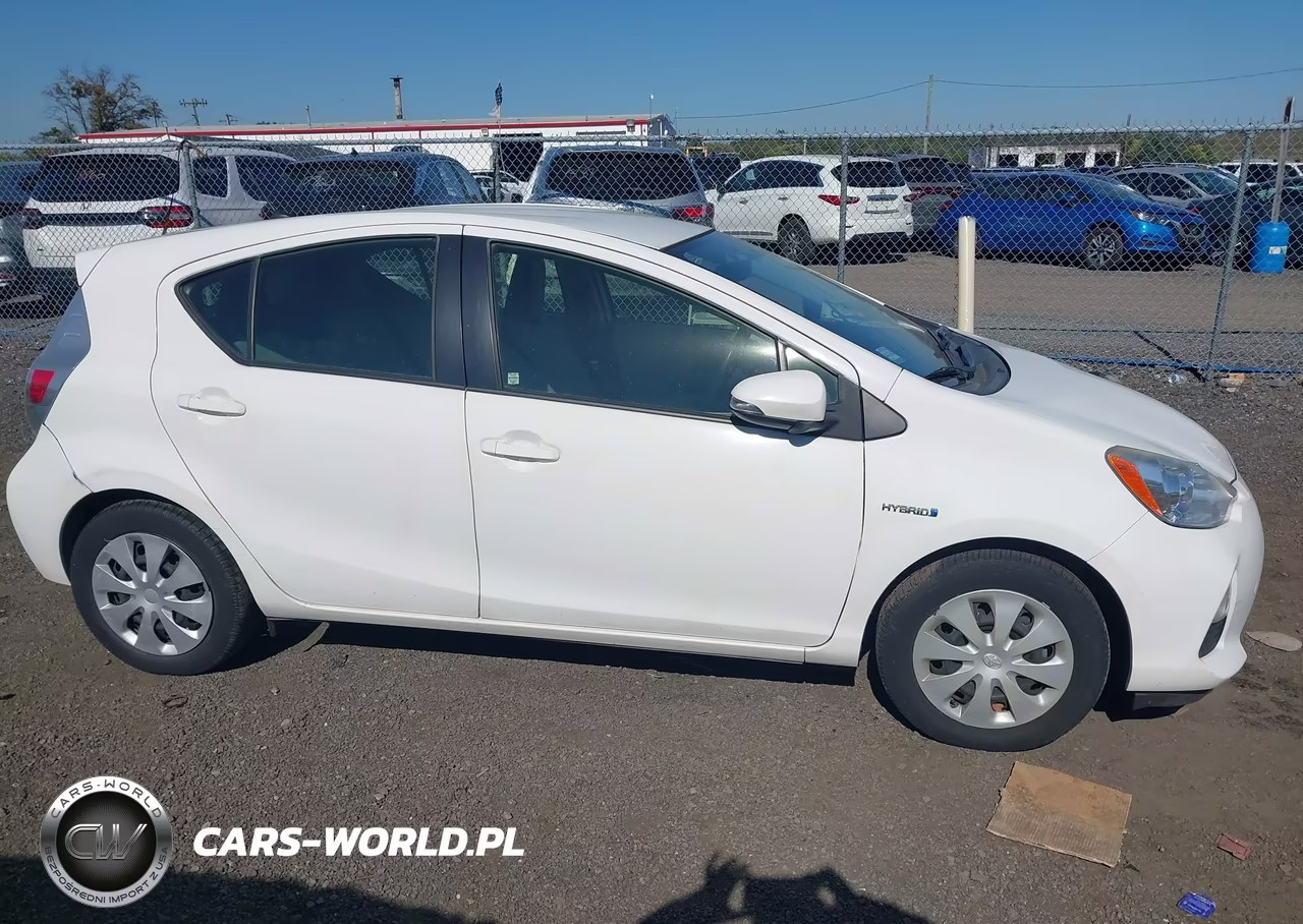 2014 Toyota Prius C One VIN:JTDKDTB33E1069627 - 14