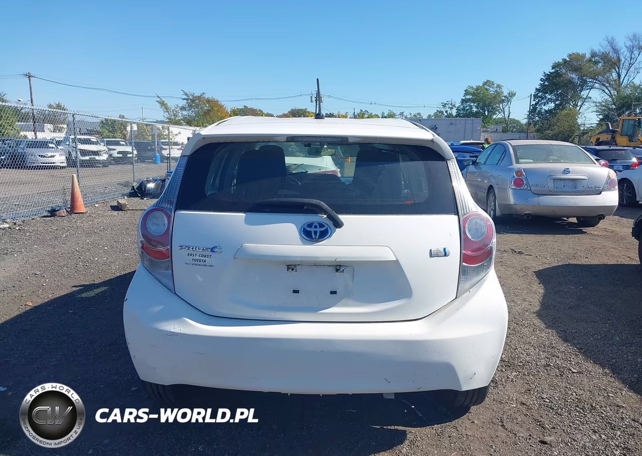 2014 Toyota Prius C One VIN:JTDKDTB33E1069627 - 17