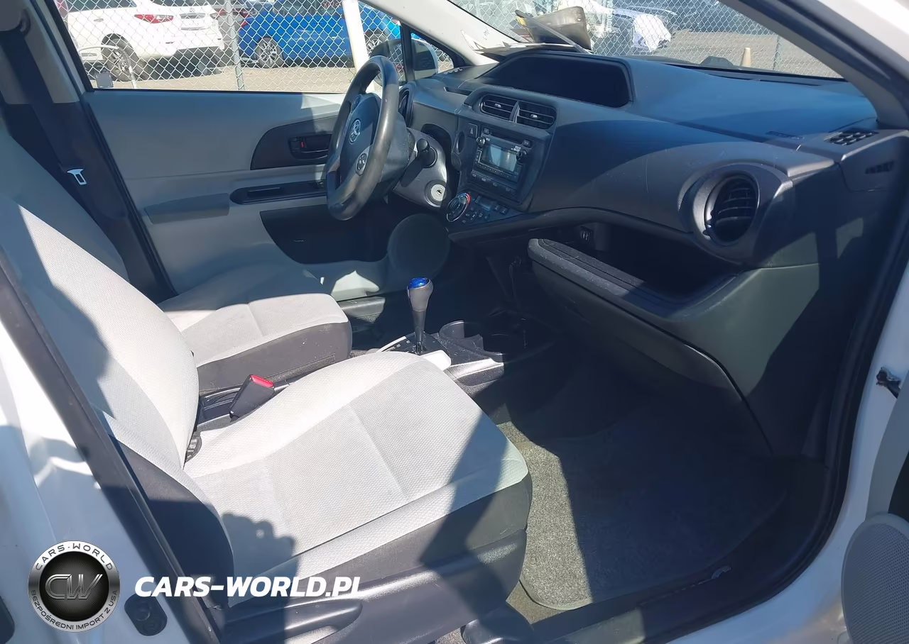 2014 Toyota Prius C One VIN:JTDKDTB33E1069627 - 5