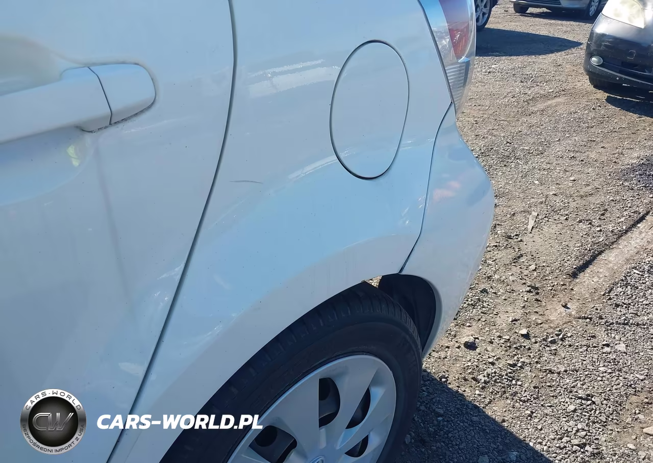 2014 Toyota Prius C One VIN:JTDKDTB33E1069627 - 6