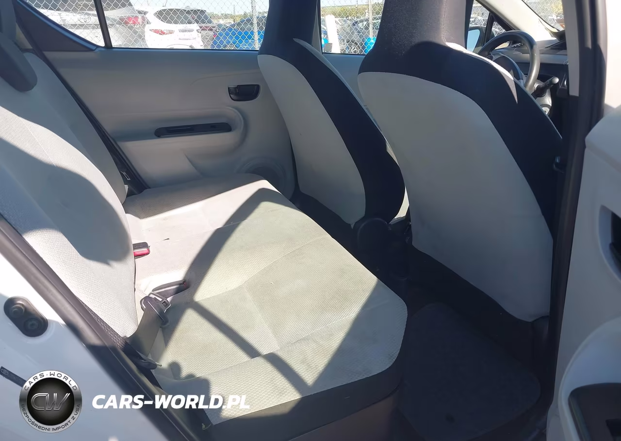 2014 Toyota Prius C One VIN:JTDKDTB33E1069627 - 8