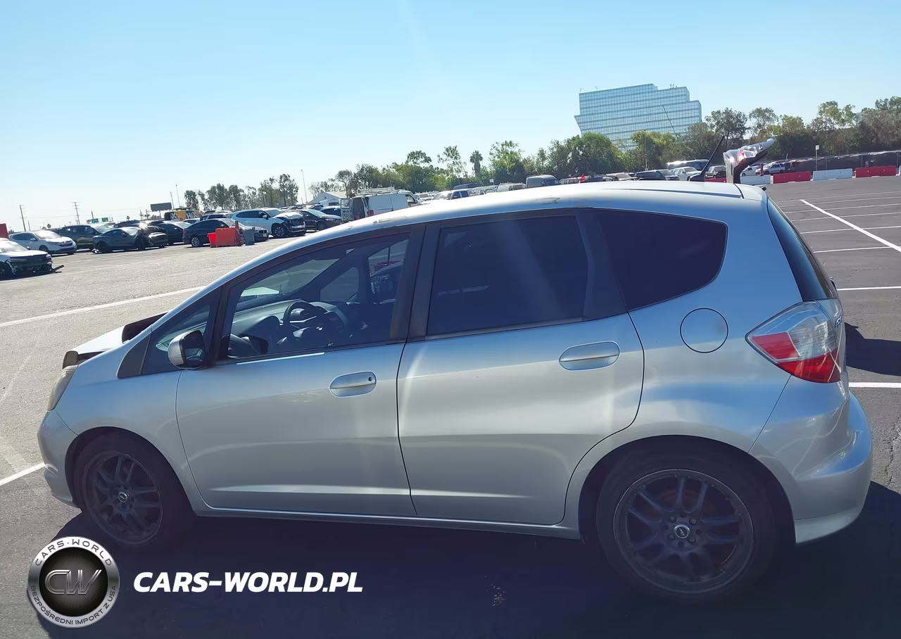 2012 Honda Fit VIN:JHMGE8H33CC025330 - 15