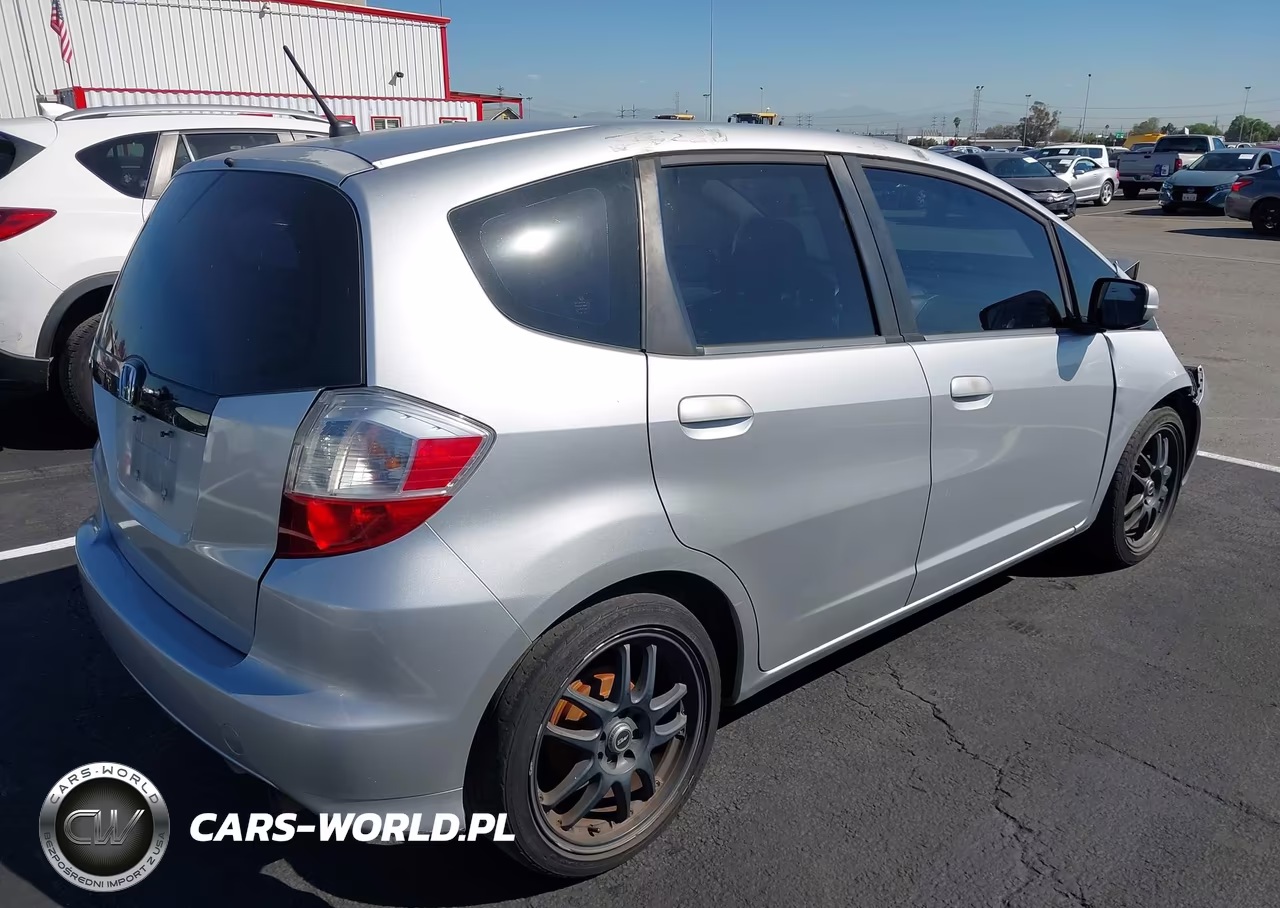 2012 Honda Fit VIN:JHMGE8H33CC025330 - 4