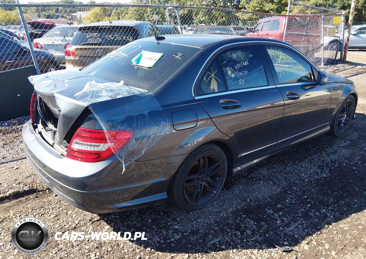 2013 Mercedes-Benz C 250 Sport VIN:WDDGF4HB0DR245494 - 4