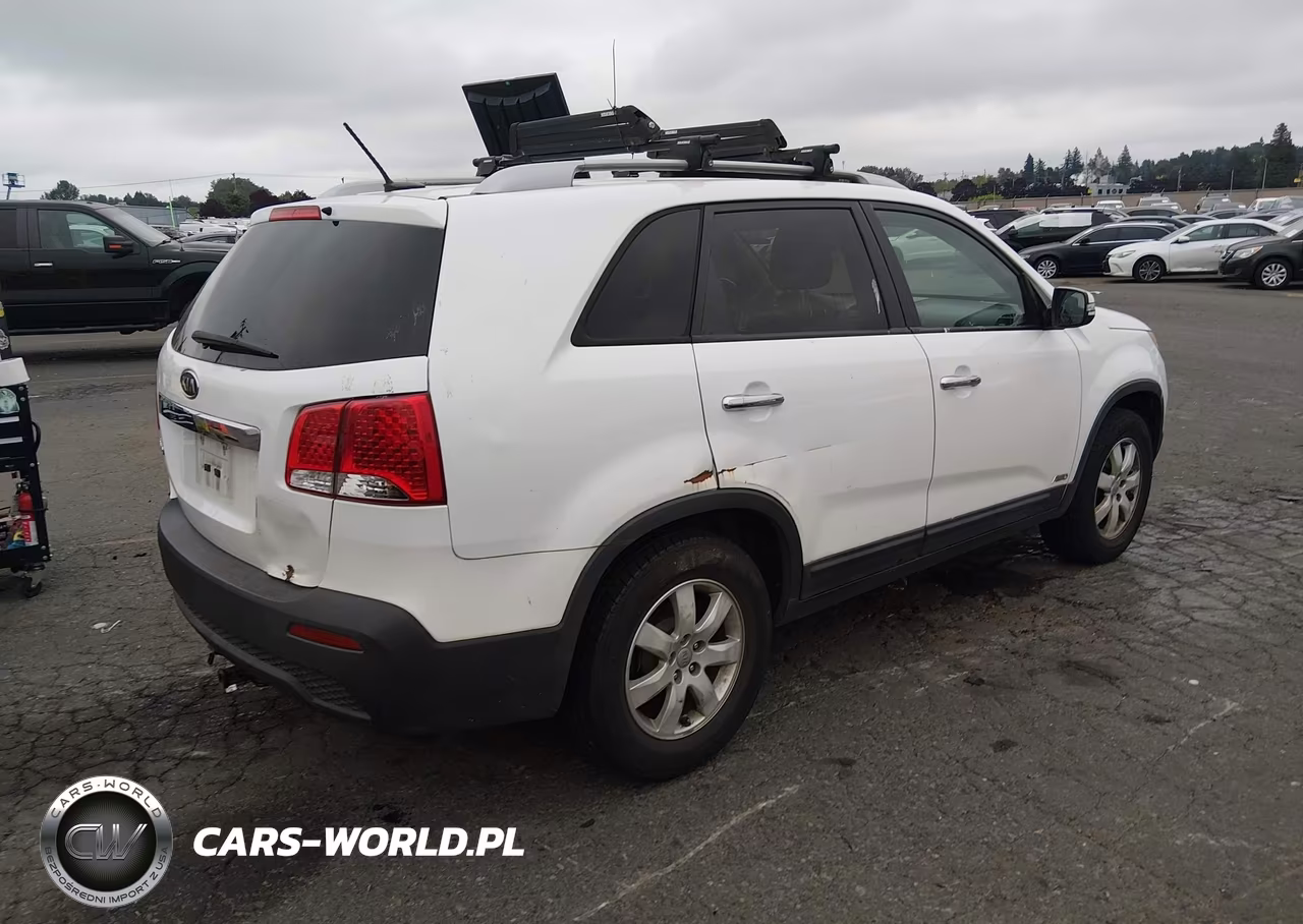 2013 Kia Sorento Lx V6 VIN:5XYKTDA26DG375785 - 4