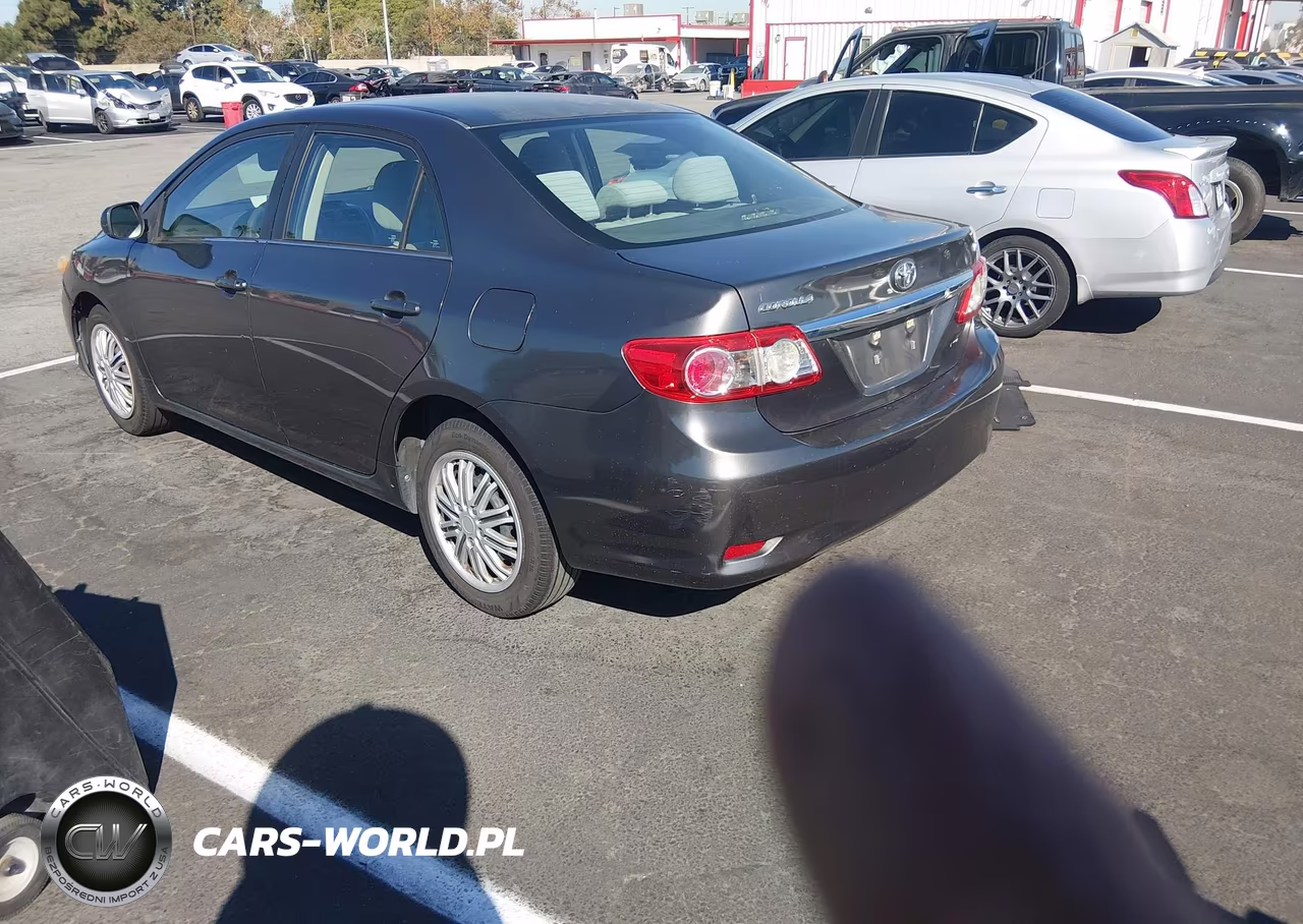 2013 Toyota Corolla Le VIN:5YFBU4EE8DP139409 - 3