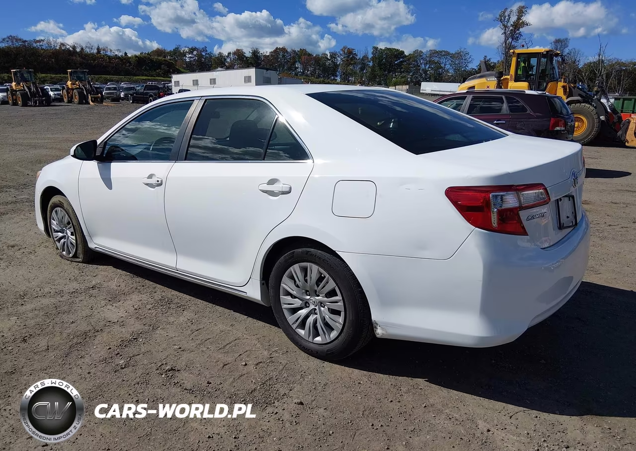 2013 Toyota Camry Le VIN:4T4BF1FK2DR323309 - 3