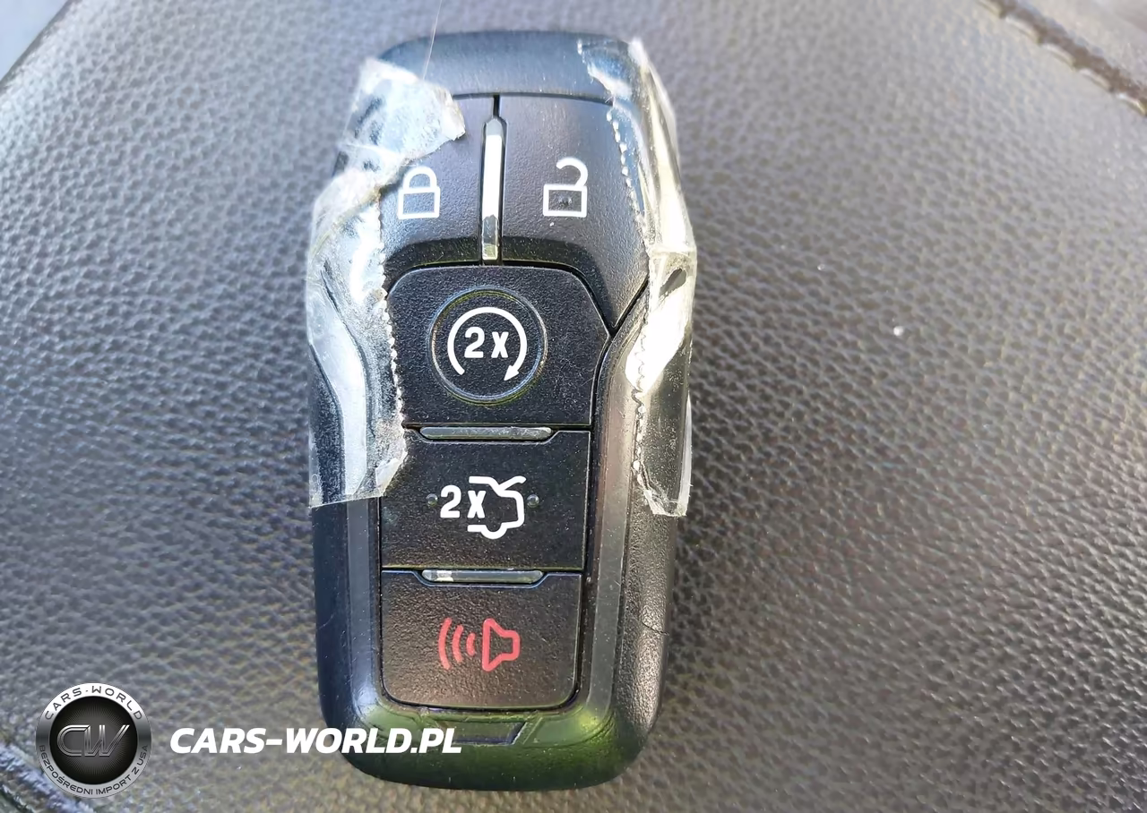2016 Ford Fusion Hybrid Titanium VIN:3FA6P0RU3GR162233 - 11