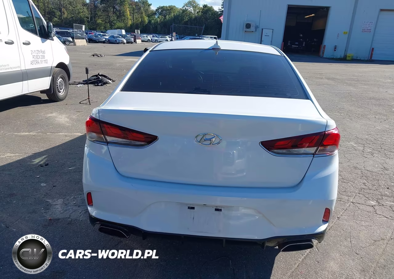 2018 Hyundai Sonata Sport VIN:5NPE34AF3JH694209 - 16