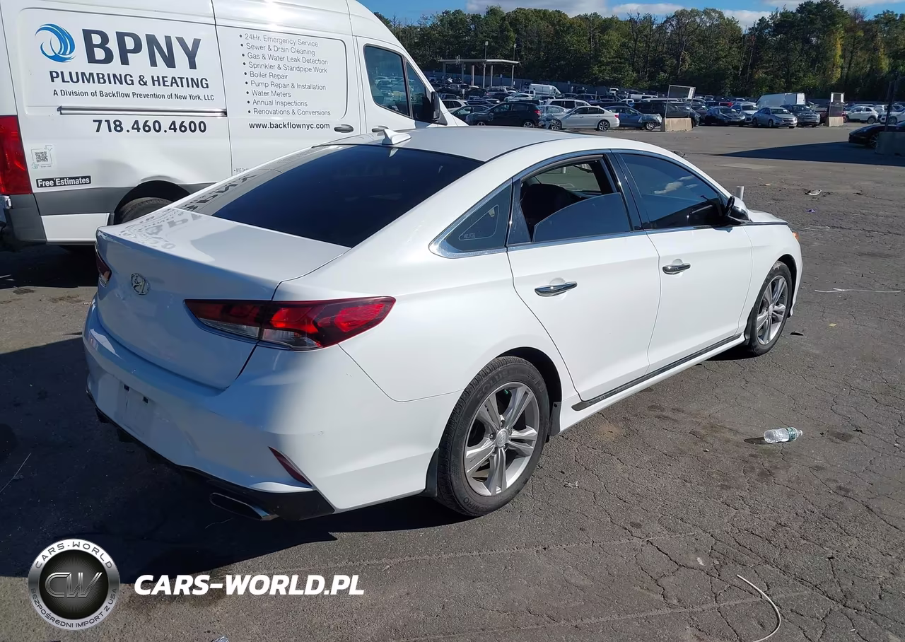 2018 Hyundai Sonata Sport VIN:5NPE34AF3JH694209 - 4