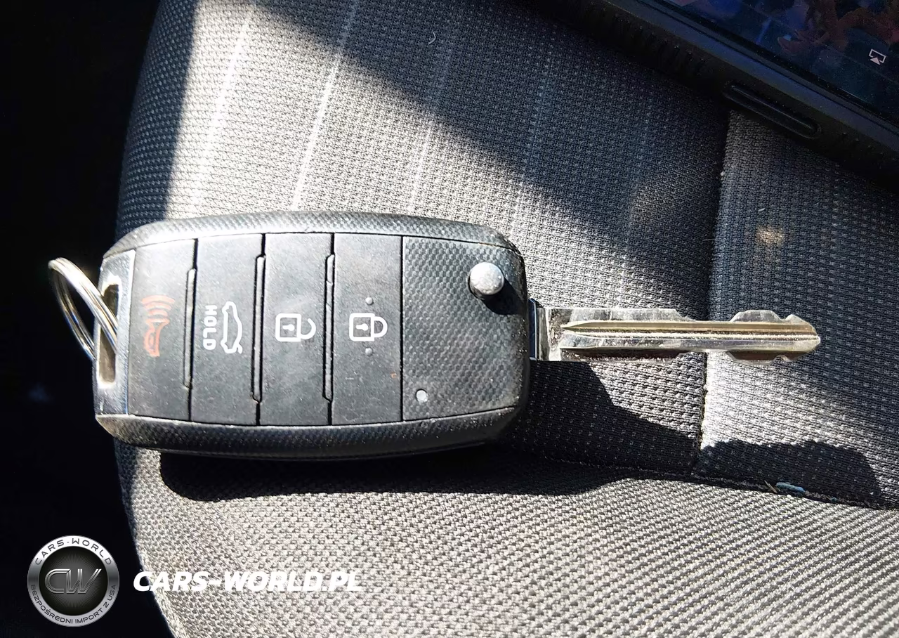 KIA FORTE EX VIN:KNAFX5A83F5359035 - 11