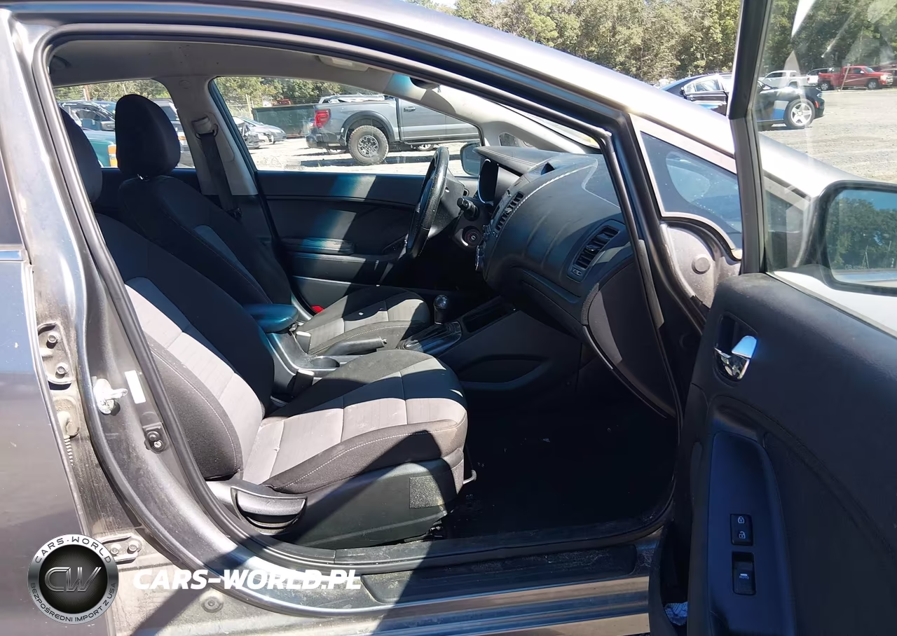 KIA FORTE EX VIN:KNAFX5A83F5359035 - 5