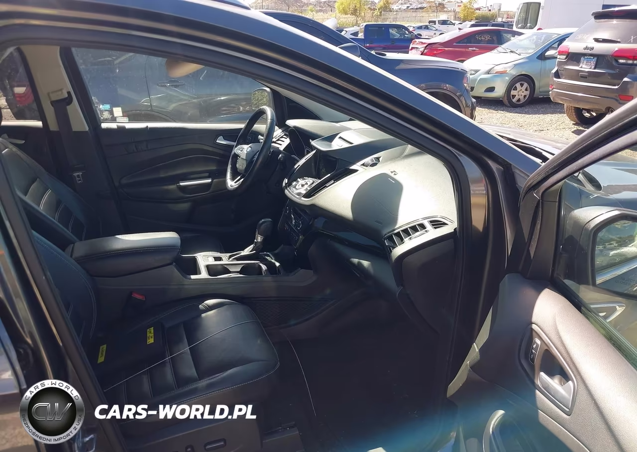 2017 Ford Escape Titanium VIN:1FMCU9J9XHUB65976 - 5