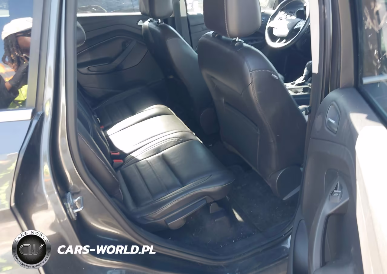 2017 Ford Escape Titanium VIN:1FMCU9J9XHUB65976 - 8