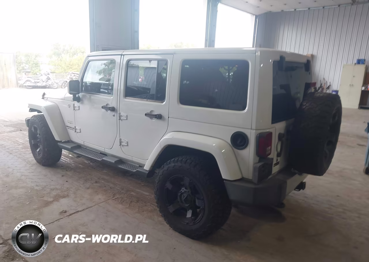 2013 Jeep Wrangler Unlimited Sahara VIN:1C4BJWEG7DL519551 - 3