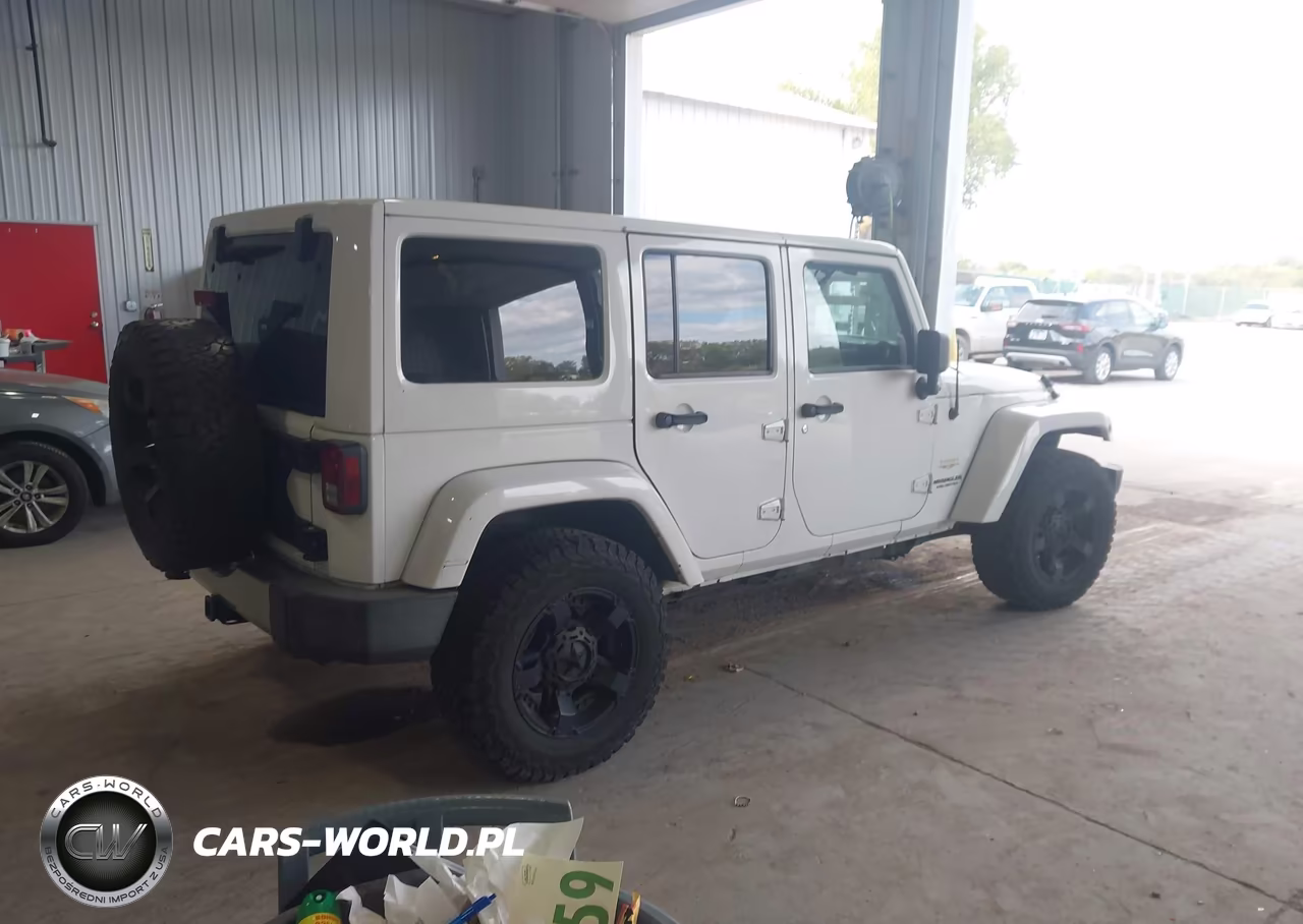 2013 Jeep Wrangler Unlimited Sahara VIN:1C4BJWEG7DL519551 - 4