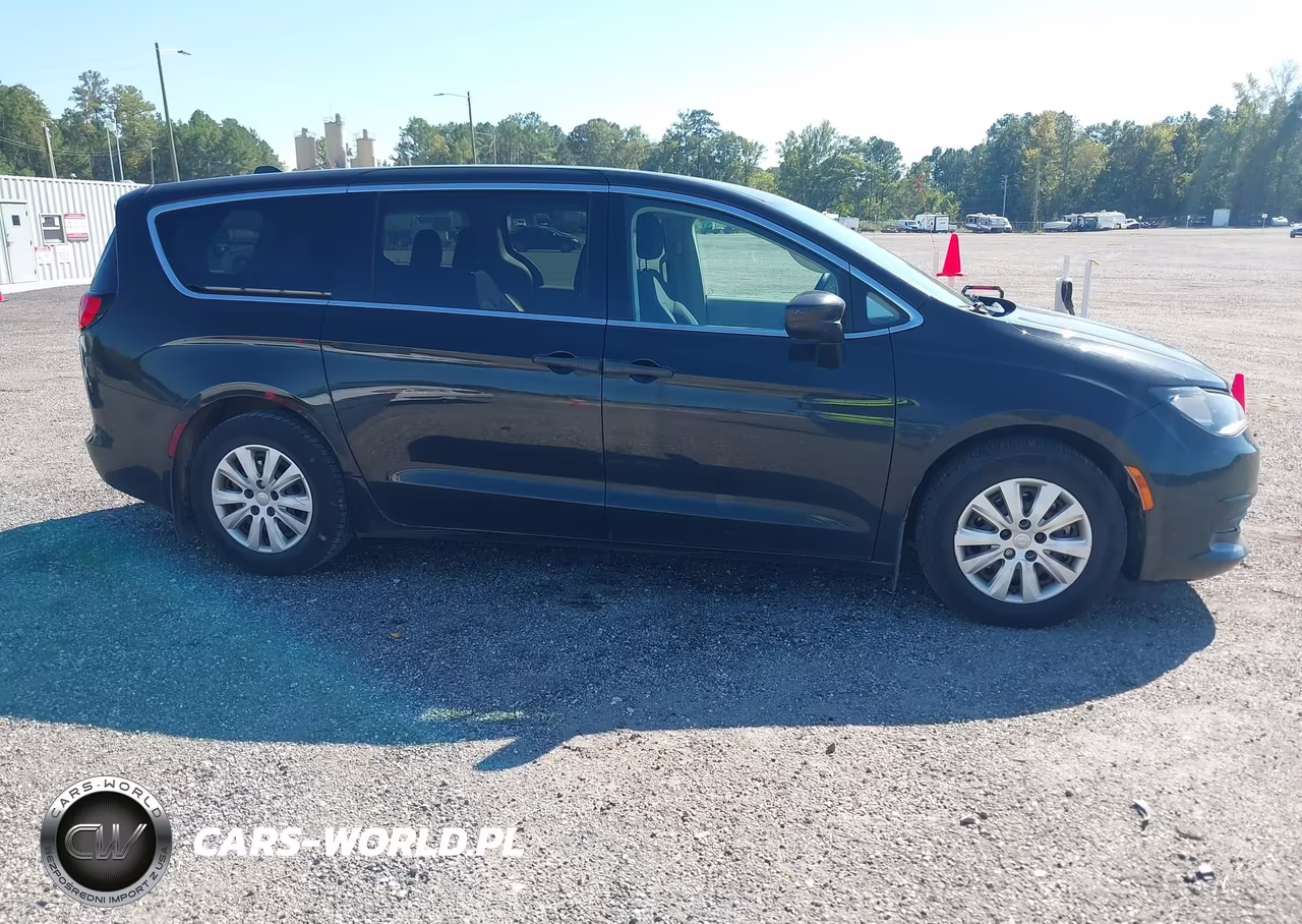 2018 Chrysler Pacifica L VIN:2C4RC1AG9JR274868 - 13