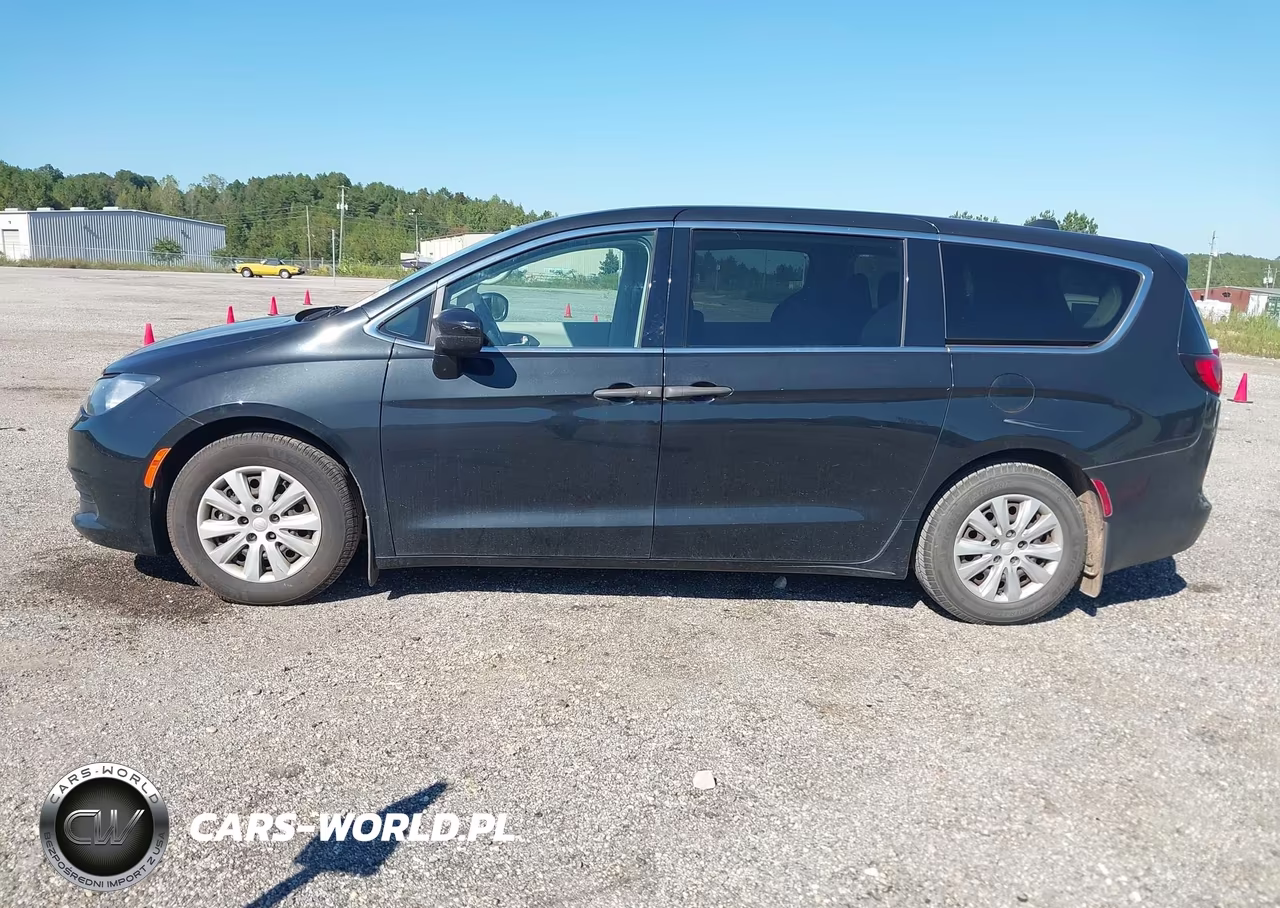 2018 Chrysler Pacifica L VIN:2C4RC1AG9JR274868 - 14