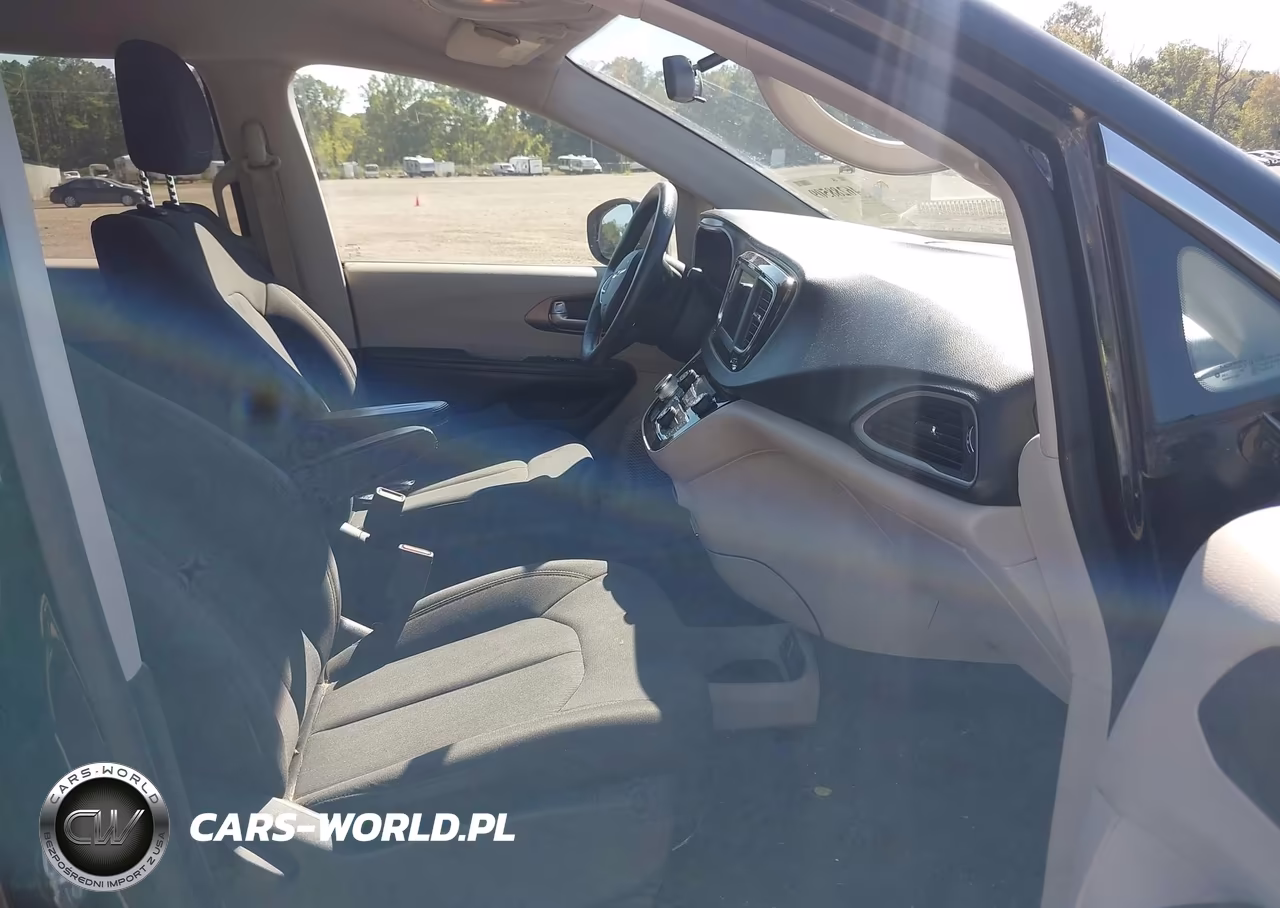 2018 Chrysler Pacifica L VIN:2C4RC1AG9JR274868 - 5