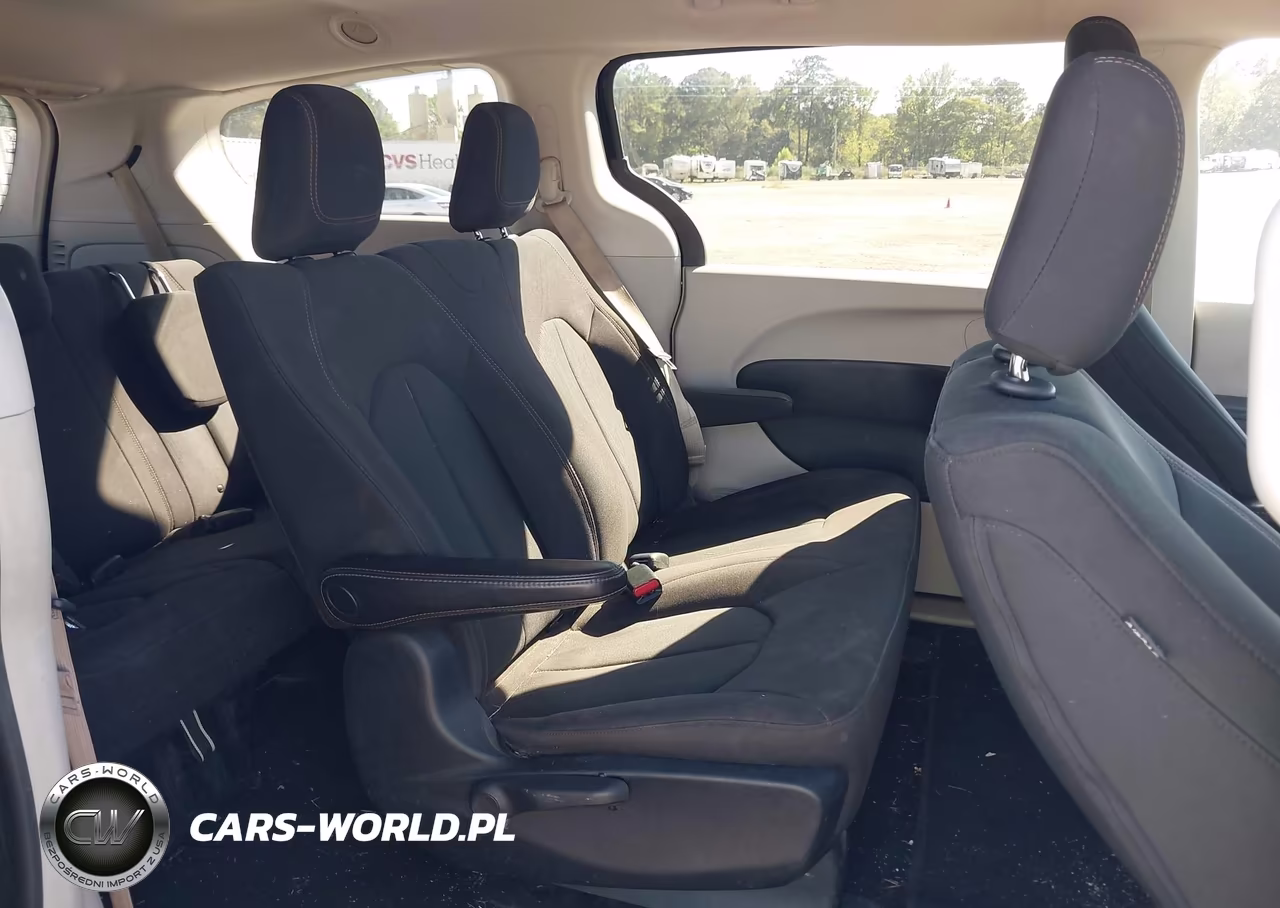 2018 Chrysler Pacifica L VIN:2C4RC1AG9JR274868 - 8