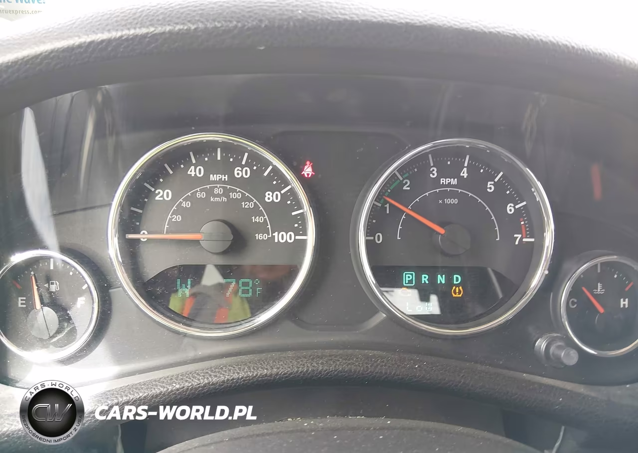 2012 Jeep Wrangler Unlimited Sport VIN:1C4BJWDG5CL274703 - 7