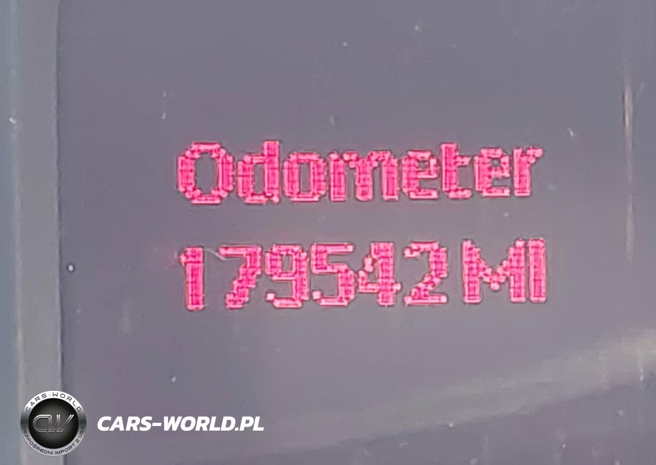 2008 Pontiac G8 VIN:6G2ER57758L132670 - 7