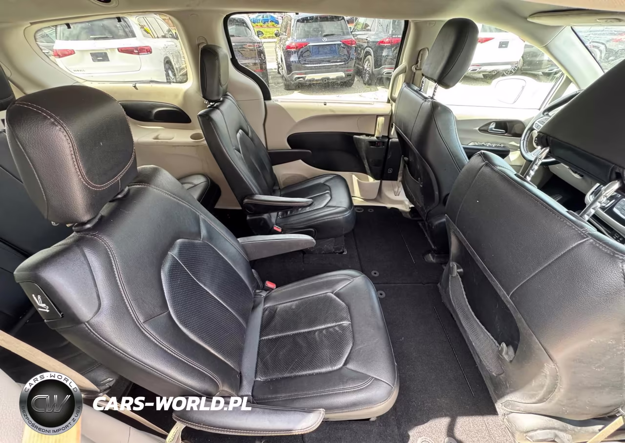 2019 Chrysler Pacifica Touring L VIN:2C4RC1BG9KR554080 - 6