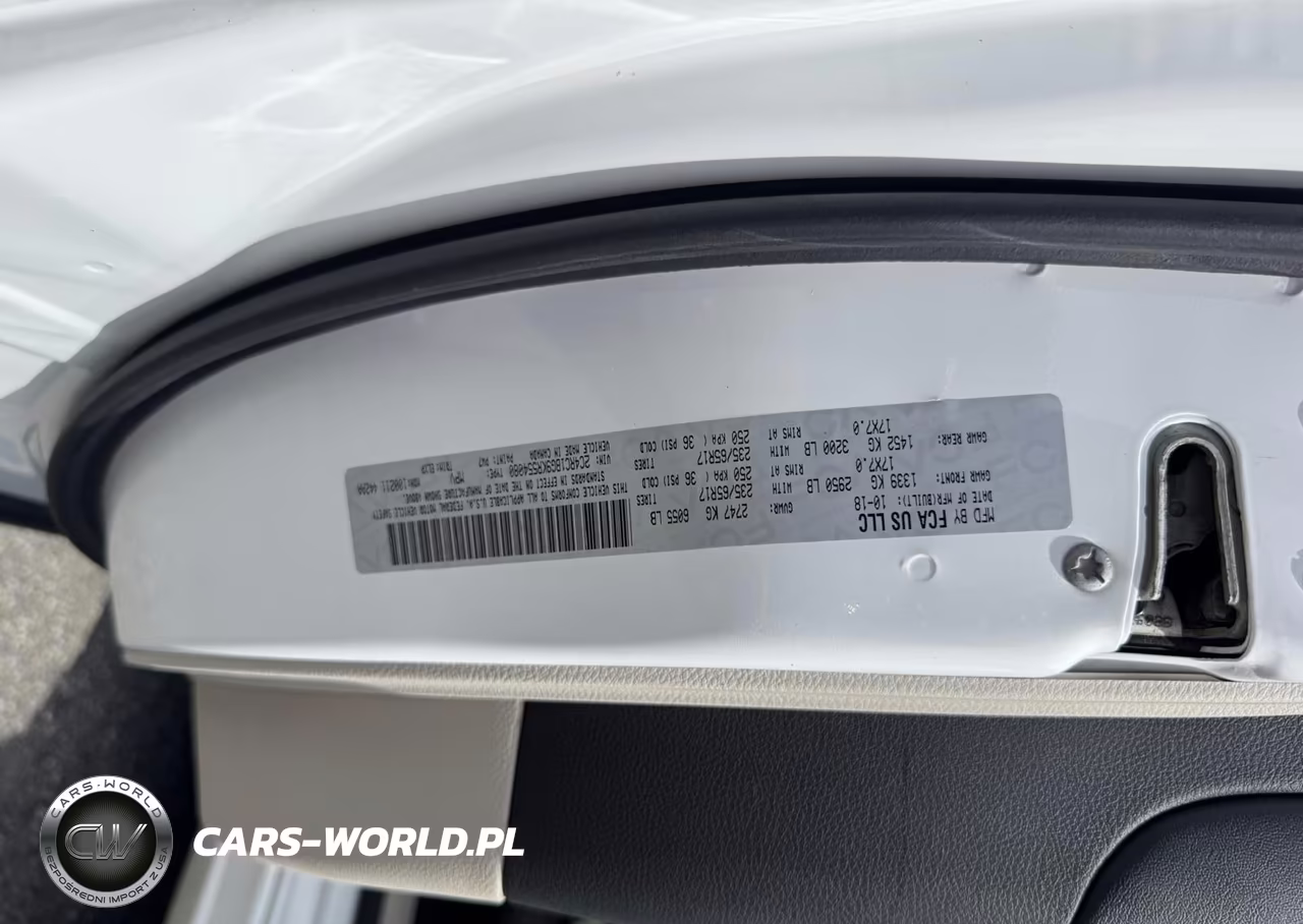 2019 Chrysler Pacifica Touring L VIN:2C4RC1BG9KR554080 - 9
