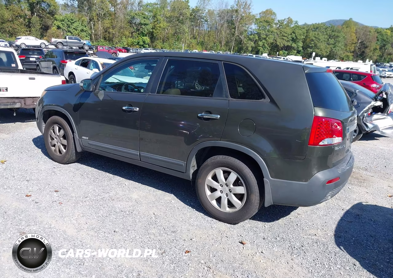 2011 Kia Sorento Lx VIN:5XYKTCA12BG139942 - 3