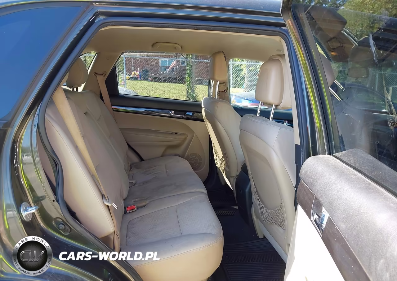 2011 Kia Sorento Lx VIN:5XYKTCA12BG139942 - 8