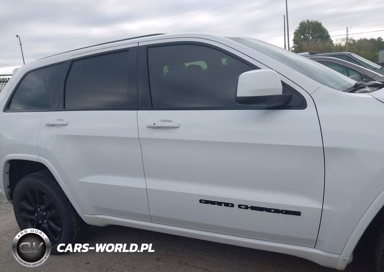 2017 Jeep Grand Cherokee Altitude 4X4 VIN:1C4RJFAG5HC755464 - 13