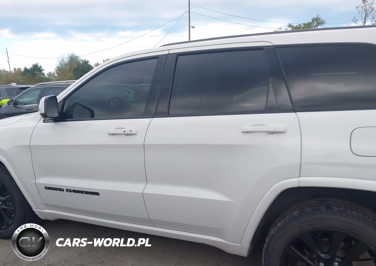 2017 Jeep Grand Cherokee Altitude 4X4 VIN:1C4RJFAG5HC755464 - 14