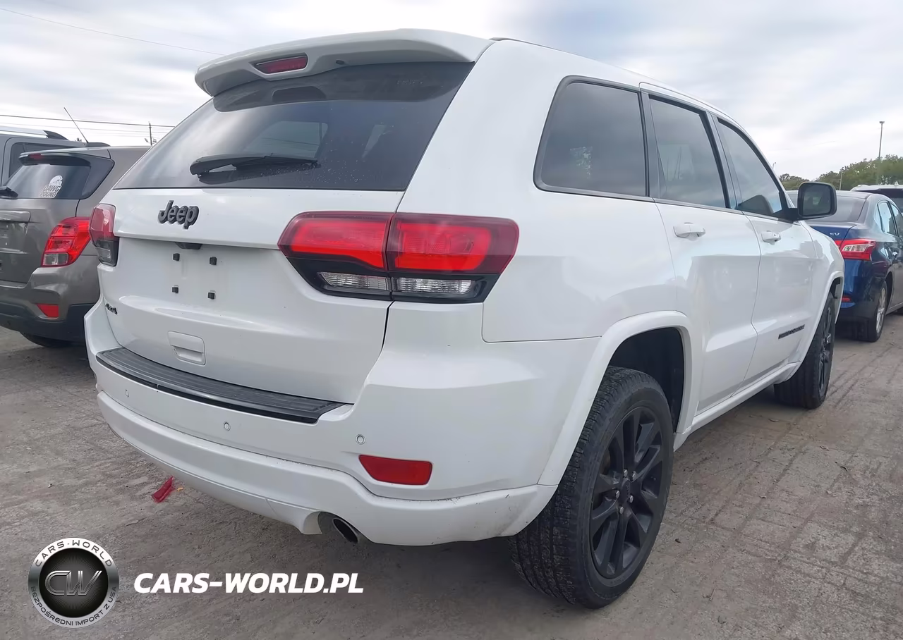 2017 Jeep Grand Cherokee Altitude 4X4 VIN:1C4RJFAG5HC755464 - 4