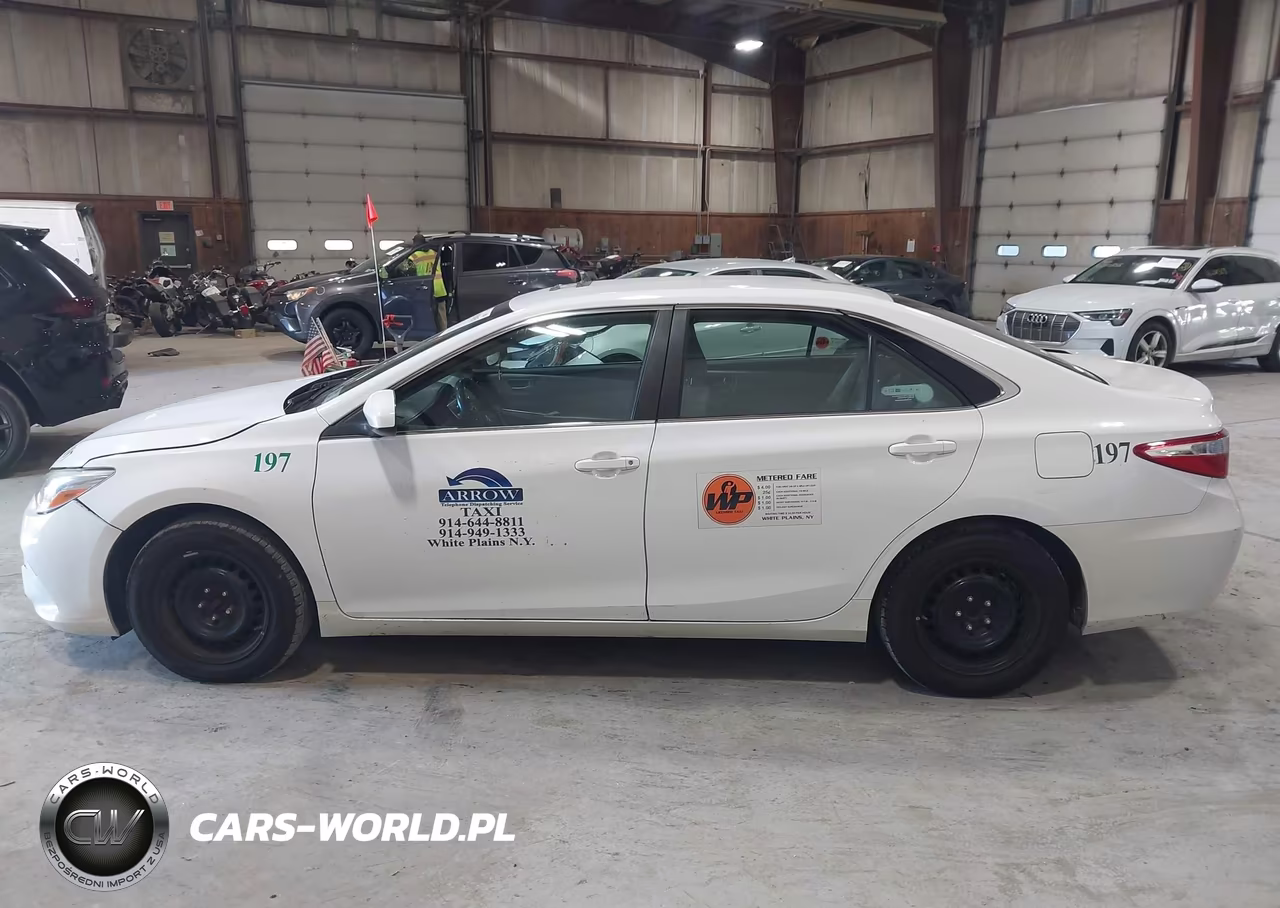 2015 Toyota Camry Le VIN:4T1BF1FK3FU890741 - 14