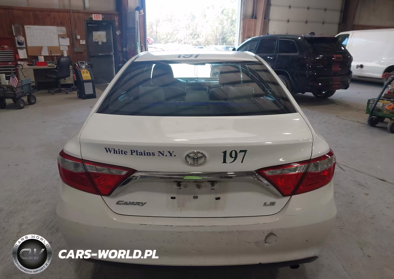2015 Toyota Camry Le VIN:4T1BF1FK3FU890741 - 16