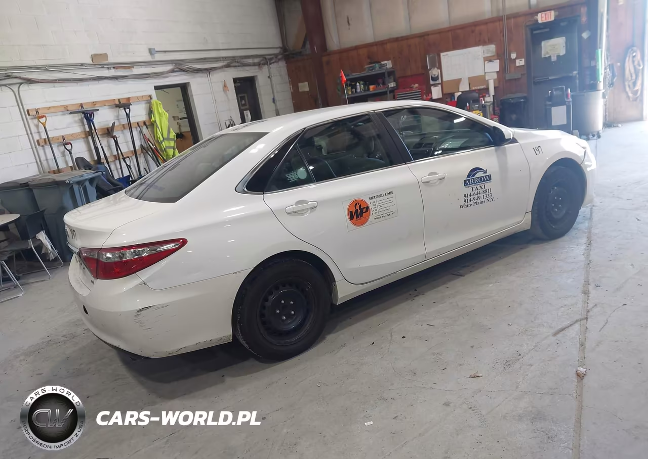 2015 Toyota Camry Le VIN:4T1BF1FK3FU890741 - 4
