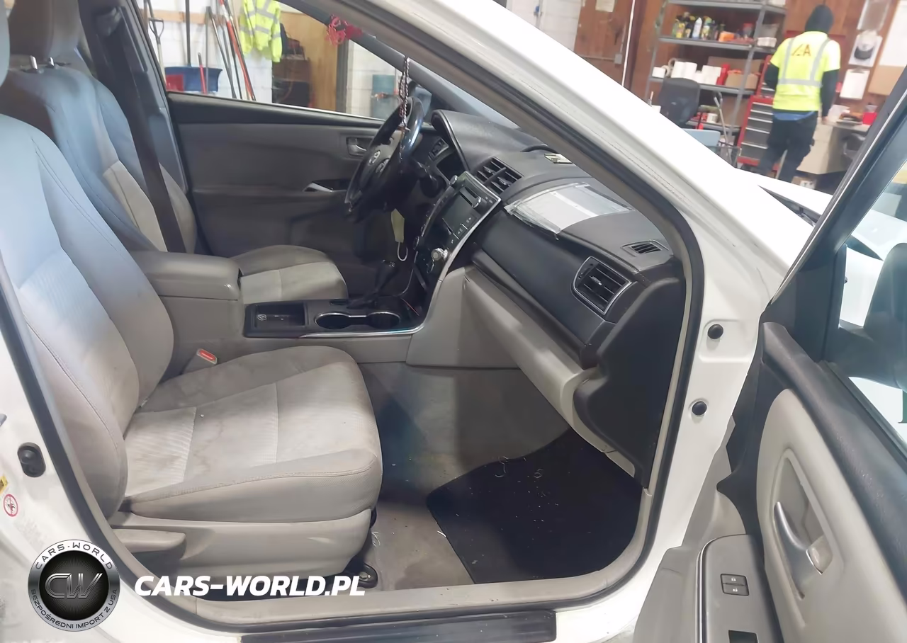 2015 Toyota Camry Le VIN:4T1BF1FK3FU890741 - 5