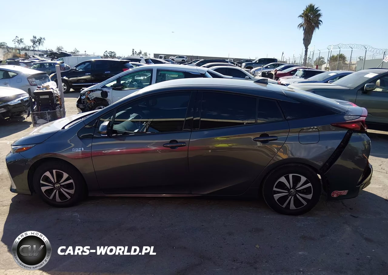 2017 Toyota Prius Prime Plus VIN:JTDKARFPXH3053717 - 17