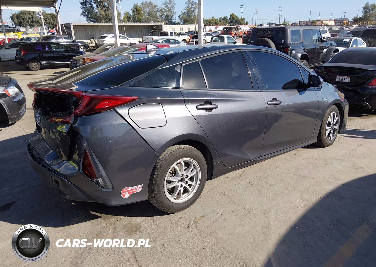 2017 Toyota Prius Prime Plus VIN:JTDKARFPXH3053717 - 4