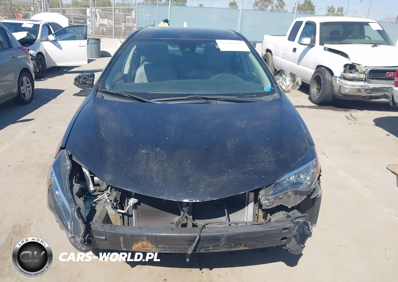 2018 Toyota Corolla Le VIN:5YFBURHE1JP805577 - 13