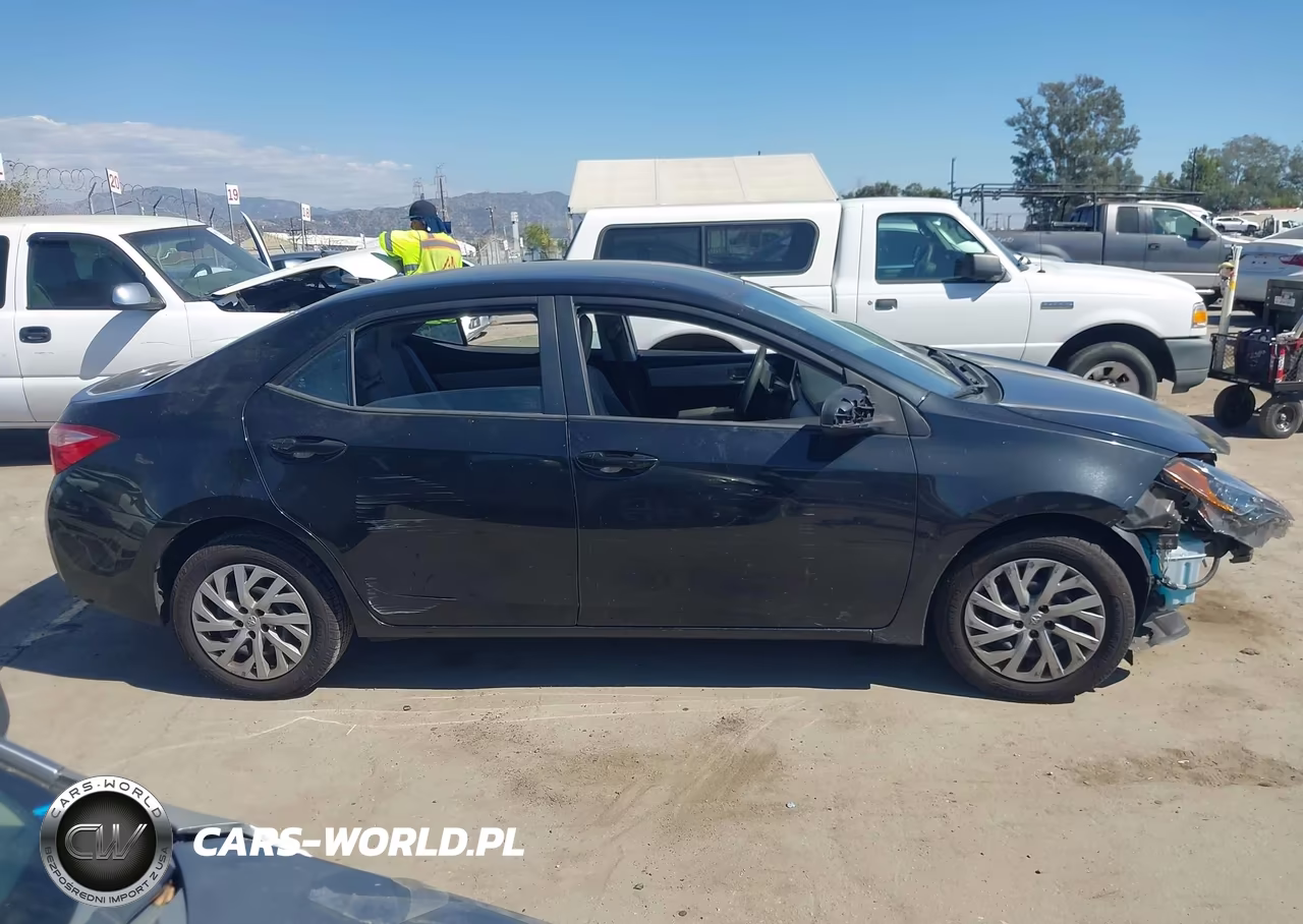 2018 Toyota Corolla Le VIN:5YFBURHE1JP805577 - 14