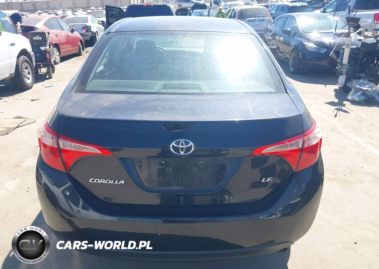 2018 Toyota Corolla Le VIN:5YFBURHE1JP805577 - 17