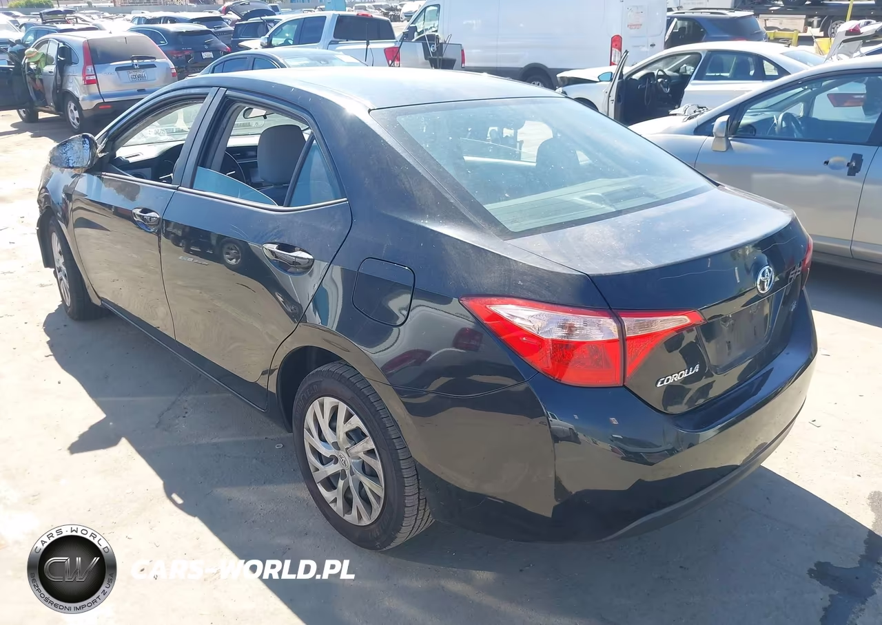 2018 Toyota Corolla Le VIN:5YFBURHE1JP805577 - 3
